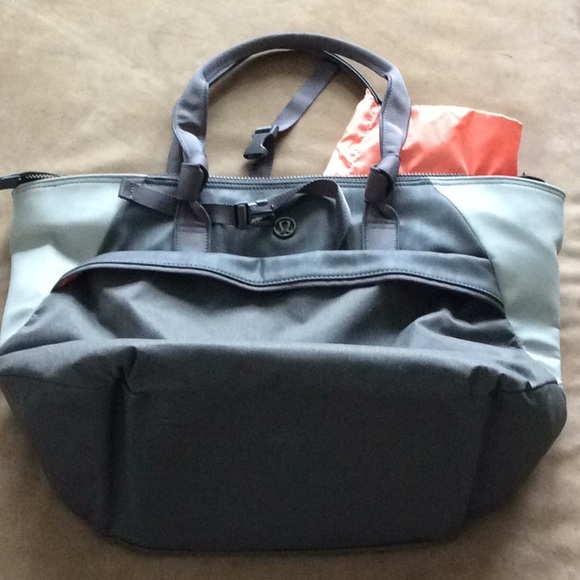lululemon athletica Handbags - EUC Lululemon tote